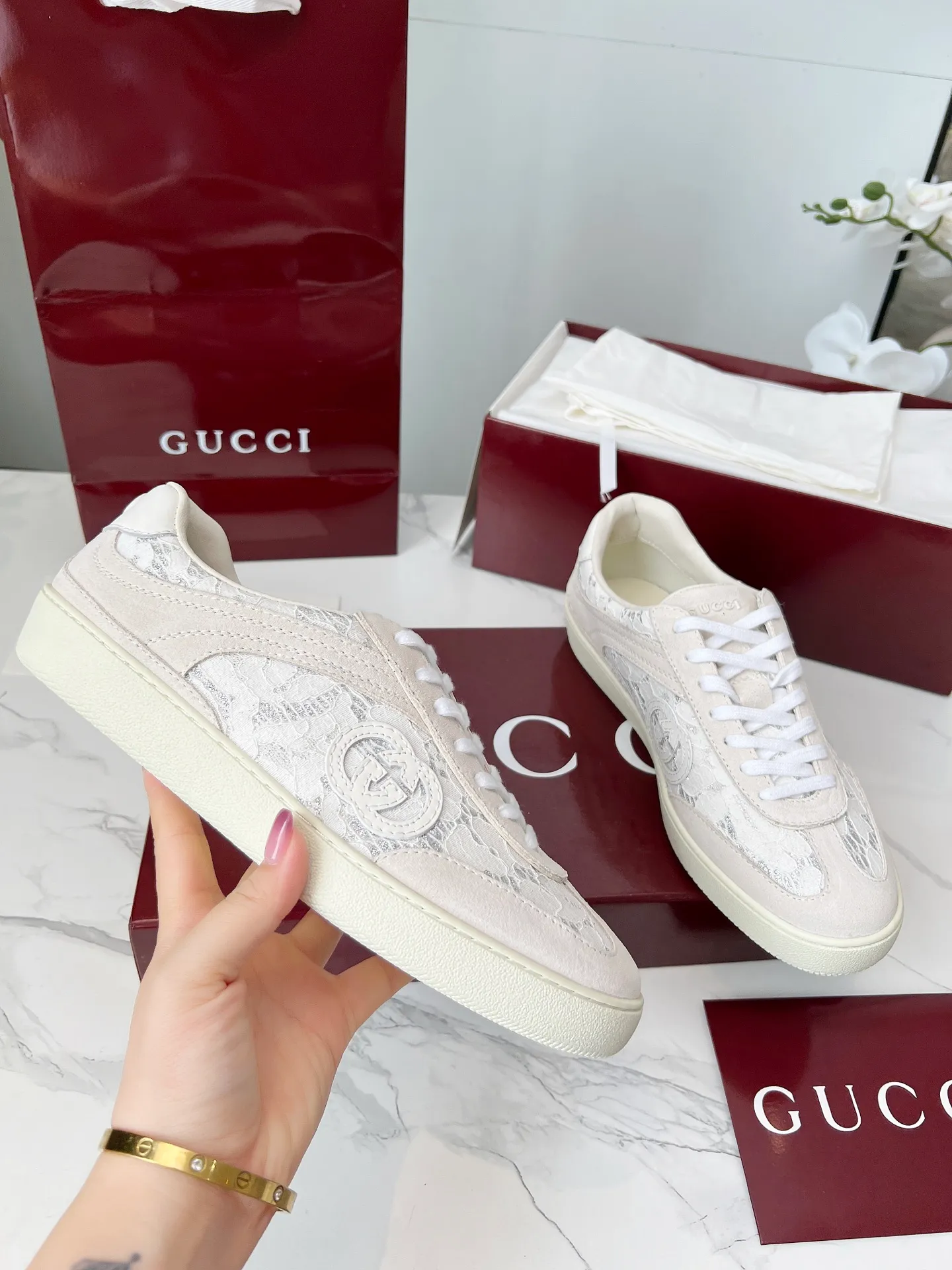 👟👟Ex-factory price 520👟👟 High version GUCCI's latest moral training shoes🔥🔥Double G leather with three-dimensional Gucci letters. The 3D effect creates a free flowing texture of the entire shoe, smooth line design. Light, comfortable and breathable, women's size 35-40, men's size 39-45